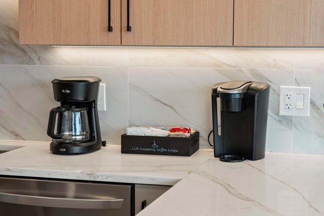 Building Photo - 2344 W Polk St