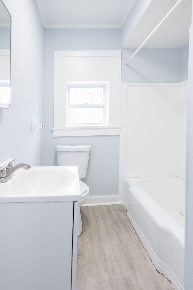 Building Photo - 911 Ray St