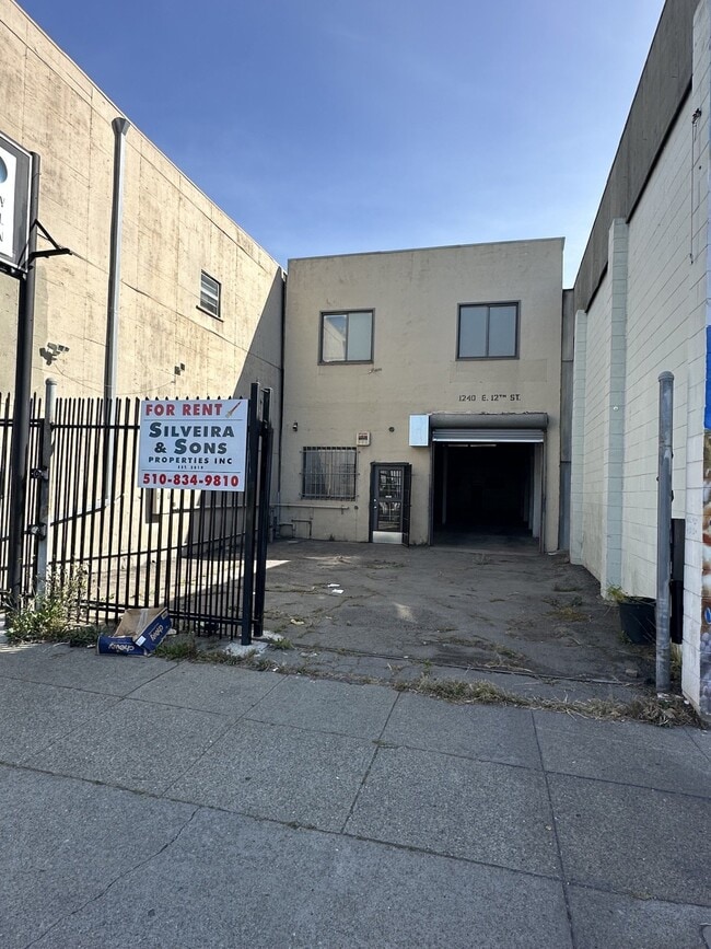 Building Photo - 1240 E 12th St