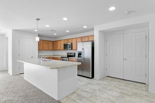 Building Photo - 40925 W Patricia Ln