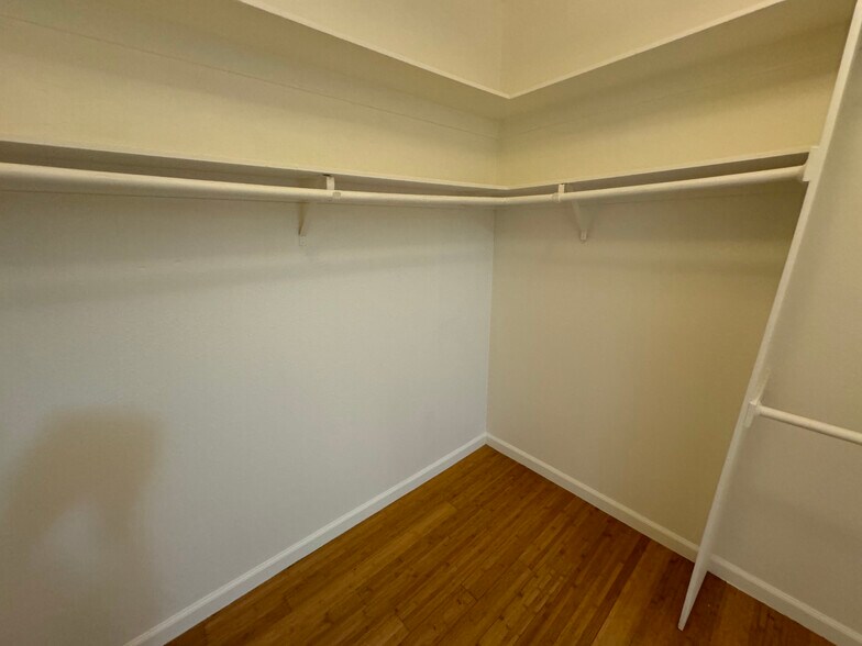 Walk-in Closet - 321 S San Vicente Blvd