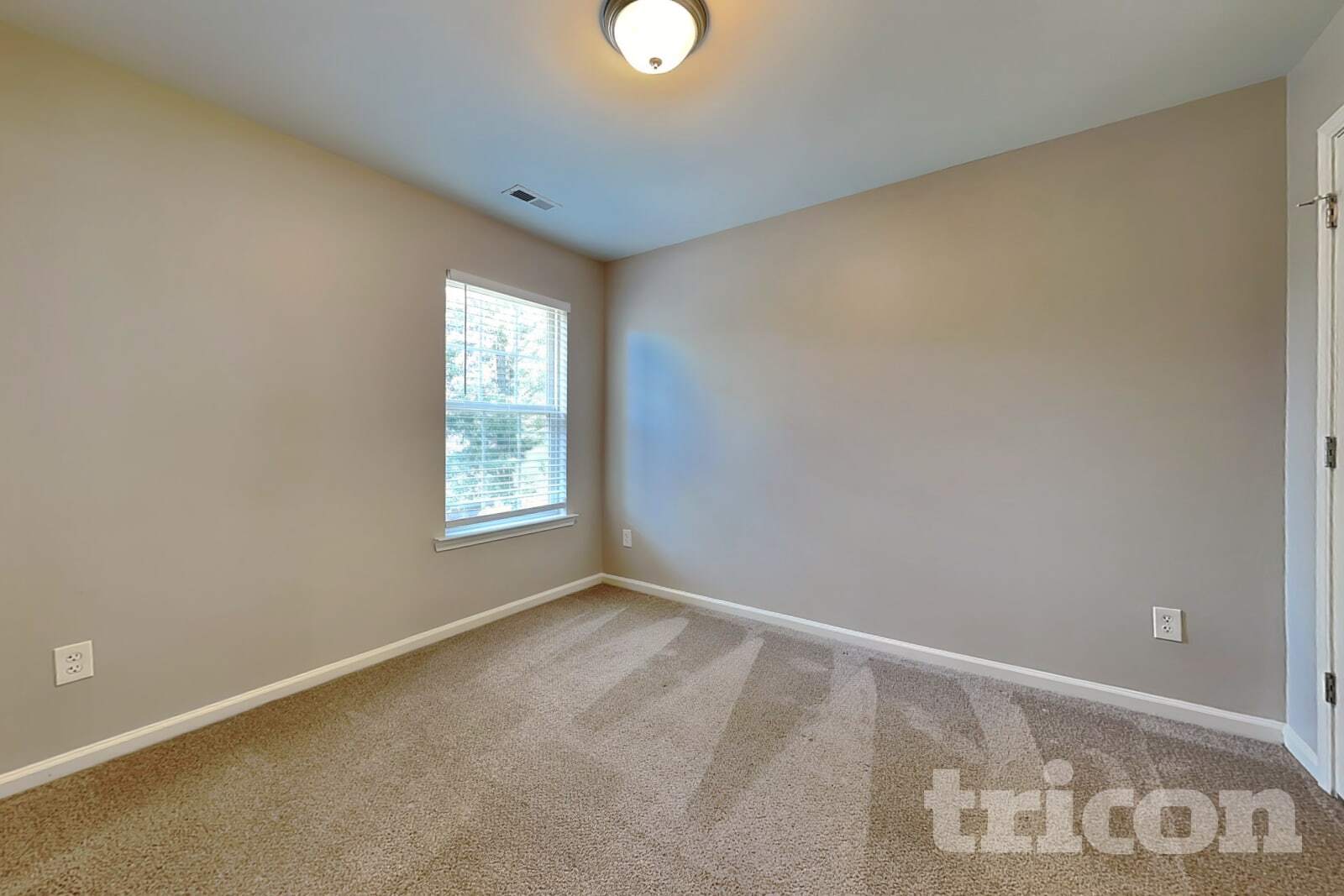 Building Photo - 2120 Clear Brook Dr