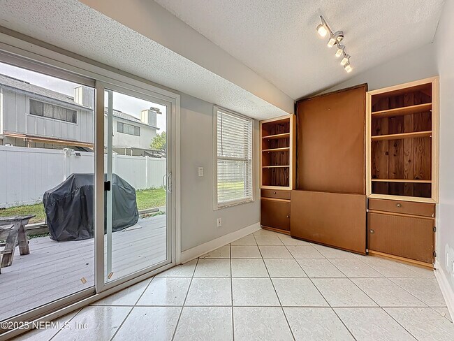 Building Photo - 4742 Trevi Dr