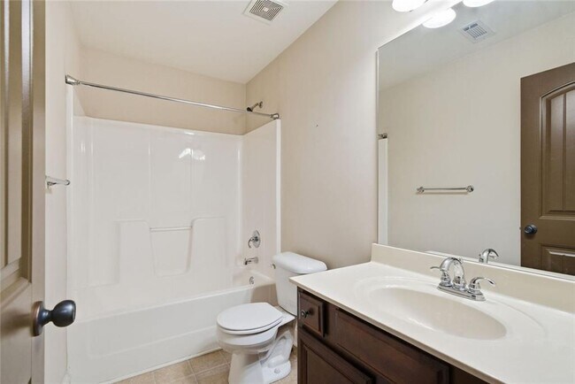 Building Photo - 513 Broughton Dr