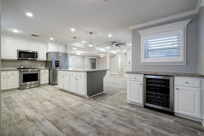Building Photo - 1614 Droxford Dr