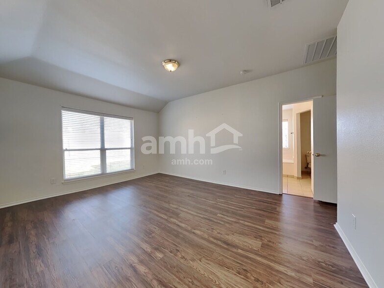 Building Photo - 512 Timber Dr