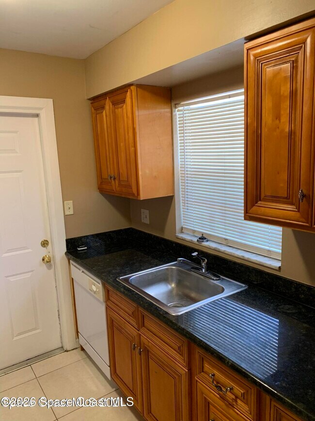 Building Photo - 3645 Barna Ave