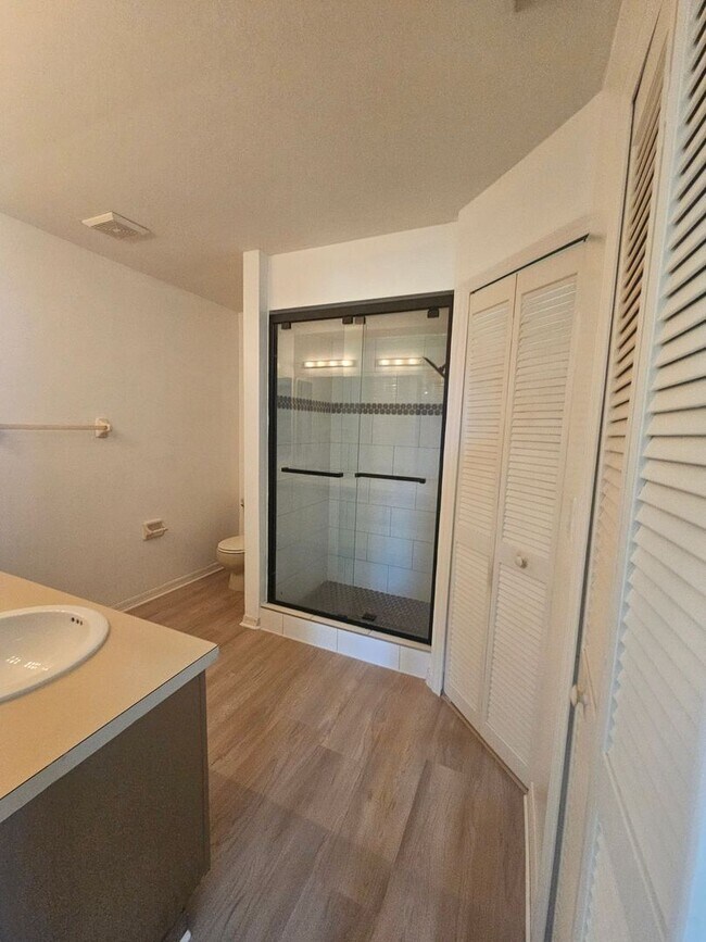Building Photo - Freshly painted and brand new carpet/laminate 2 bed 2 bath 1 car garage single family home!!!