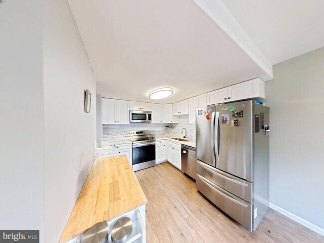 Building Photo - 18428 Point Seneca Pl