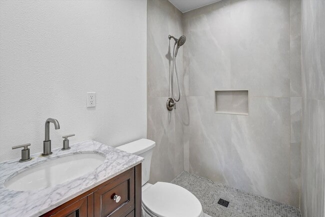 Building Photo - 1413 E 76th Pl