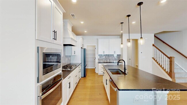 Building Photo - 509 Myrick Aly