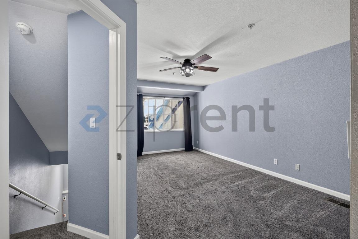 Building Photo - Unit