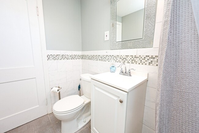 Building Photo - 65 Clifford St