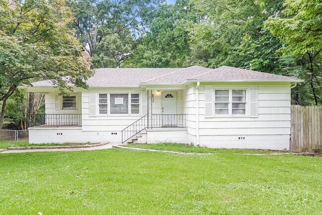 Building Photo - 812 Nelson Dr