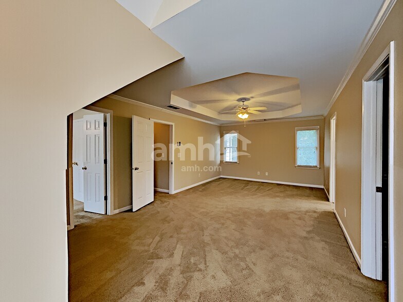 Building Photo - 3305 Maple Terrace Dr