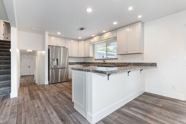 Building Photo - Beautiful 3B/3B Westside Atascadero