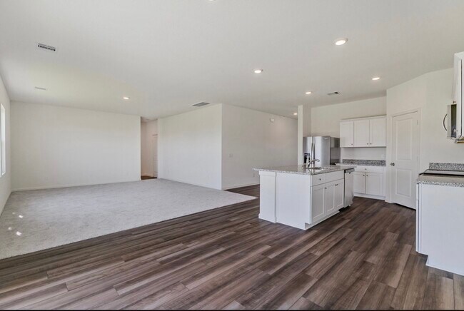 Building Photo - 27235 Blue Pool Dr