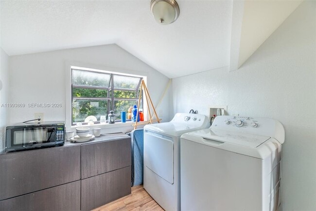 Building Photo - 1238 NE 112th St