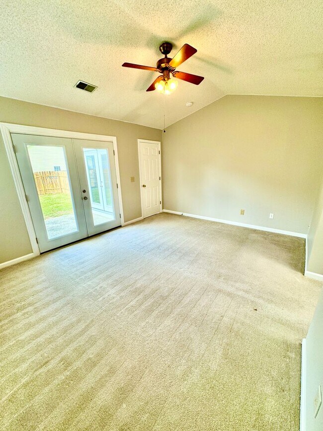 Building Photo - Charming two bedroom, two bathroom home at The Lakes in North Charleston!