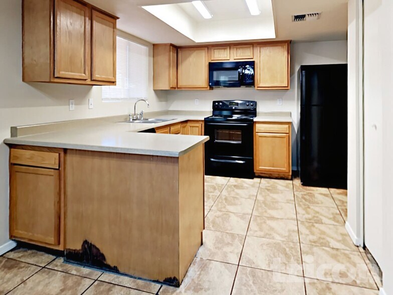 Building Photo - 6908 W Denton Ln