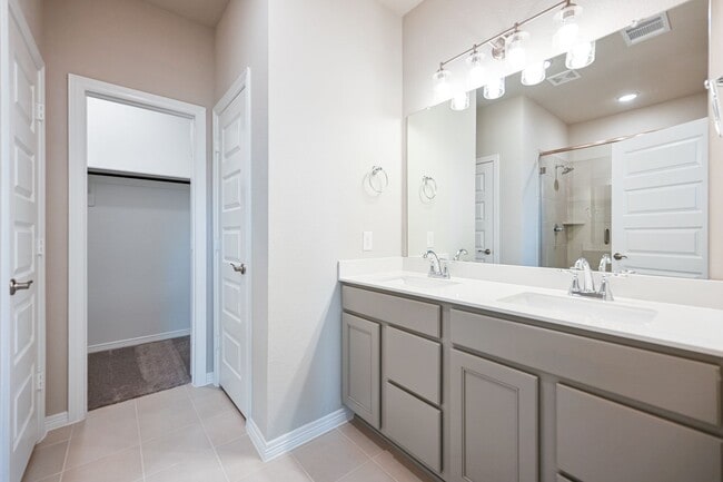 Building Photo - Brand new, contemporary 1-story home. FRID...