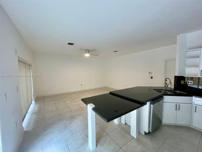 Building Photo - 5871 NW 112th Ct