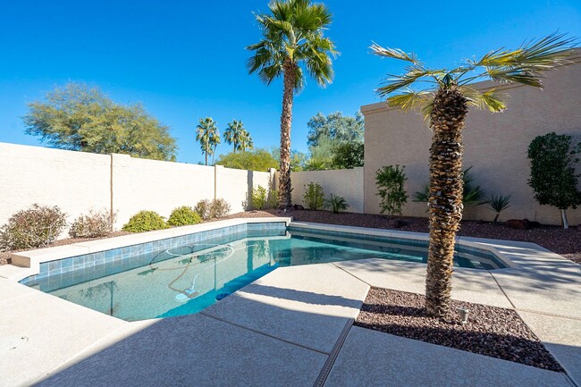 Building Photo - PRIVATE POOL - 2 BEDROOMS PLUS DEN