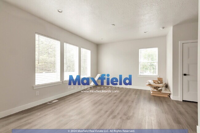 Building Photo - MODERN TWIN HOME - 4 BD 3.5 BA 2 GA - EV Friendly North Sale Lake /Bountiful Area