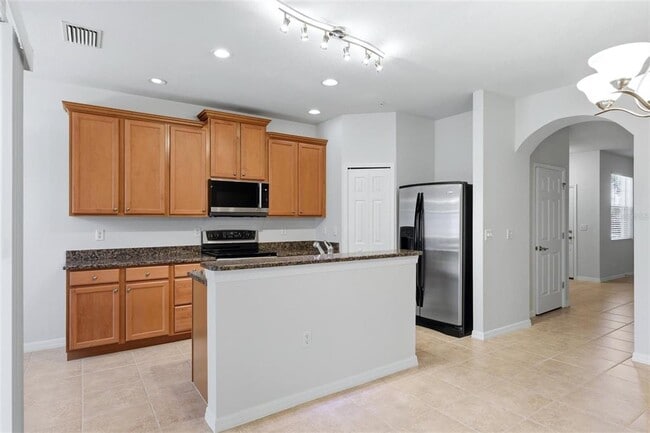 Building Photo - 3717 Parkridge Cir
