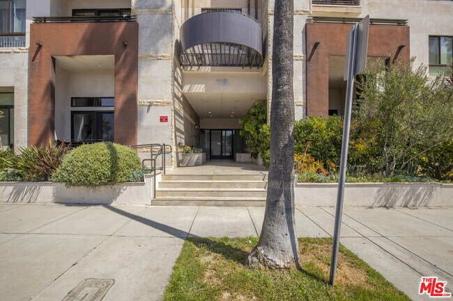 Building Photo - 118 S Kenwood St