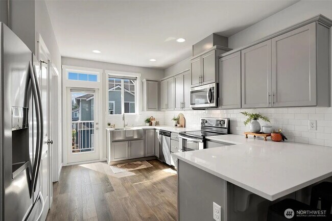 Building Photo - Modern 2-Bed, 2.5-Bath in Prime Location -...