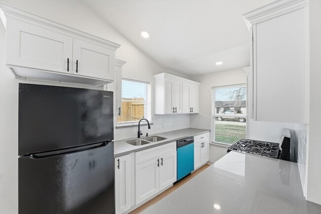 Building Photo - 3903 High Point Ln