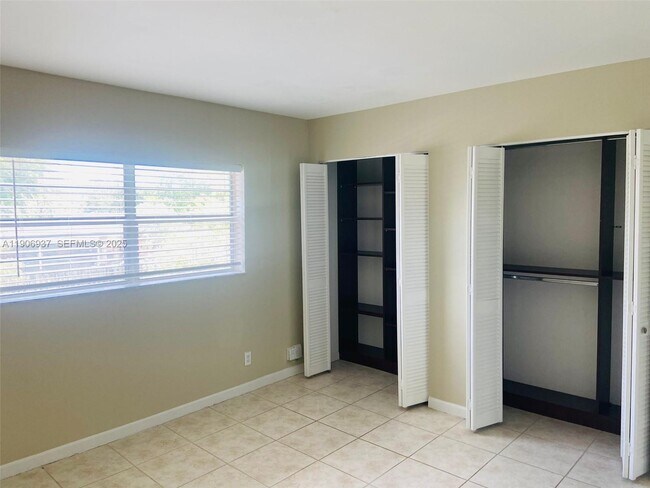 Building Photo - 4668 NW 9th Dr