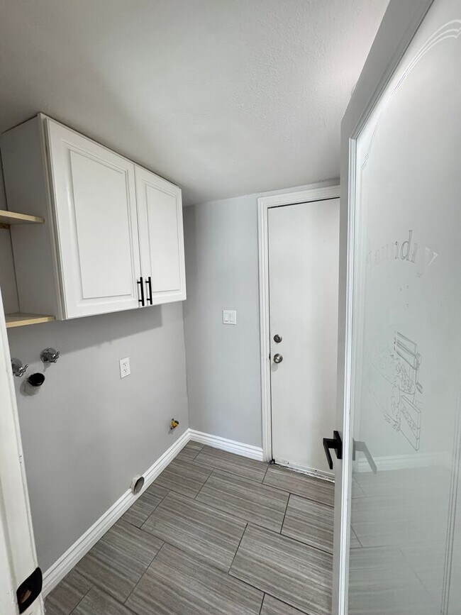 Building Photo - Beautiful 4- Bedroom Home