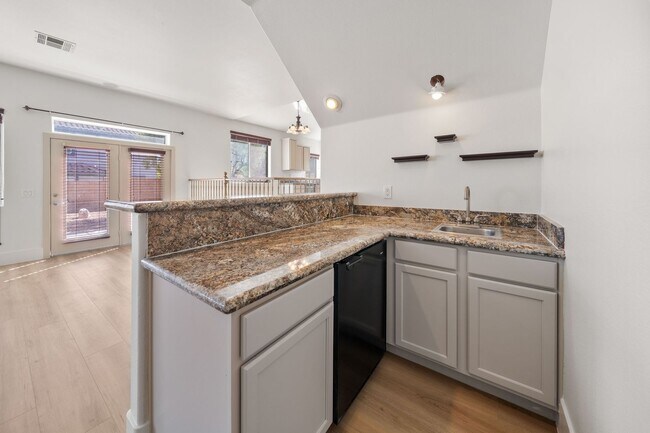 Building Photo - Beautifully Updated 4-Bedroom Home with 3-...