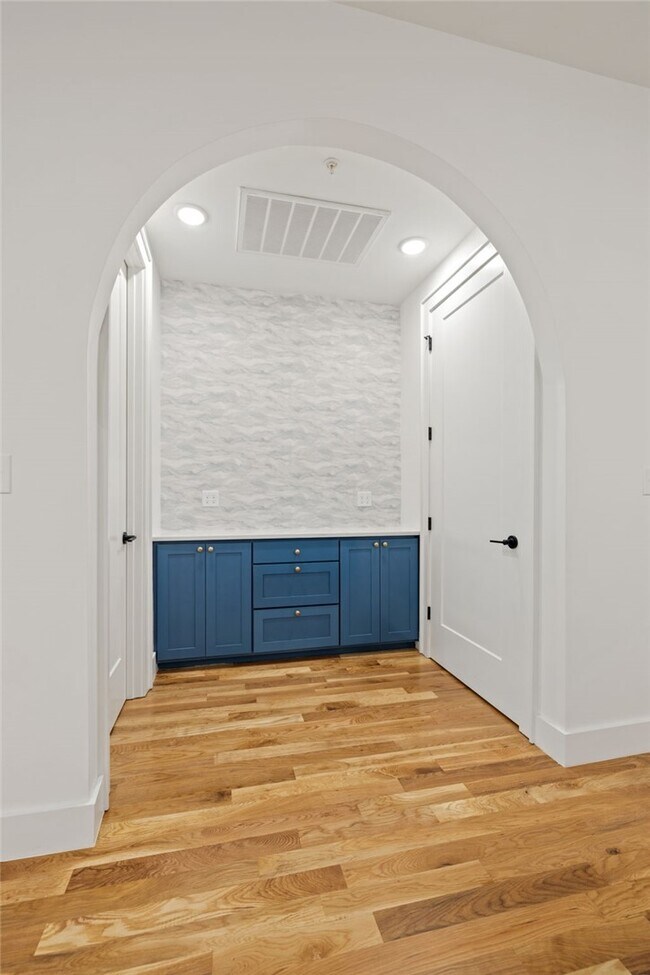 Building Photo - 4621 S 47th St