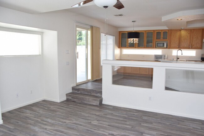 Building Photo - 8765 Country Pines Ave