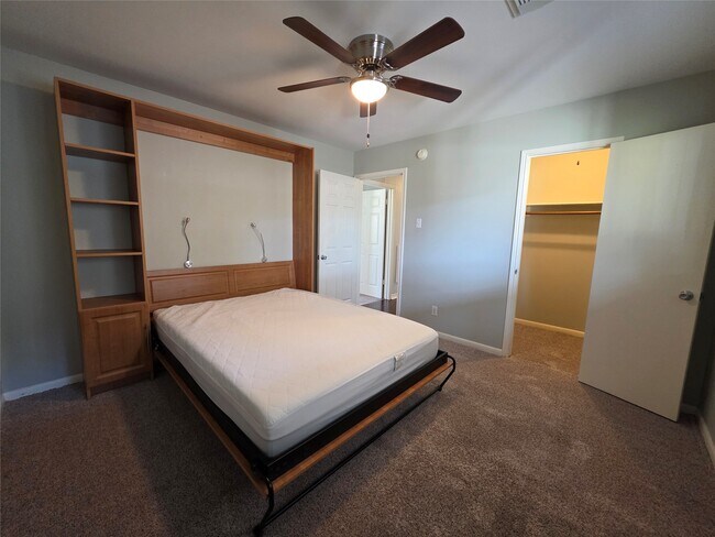 Building Photo - 11219 Valley Spring Dr