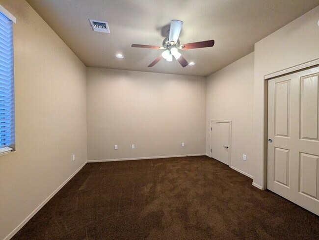 Building Photo - Beautiful home, close to Walmart, Sprouts and much more.