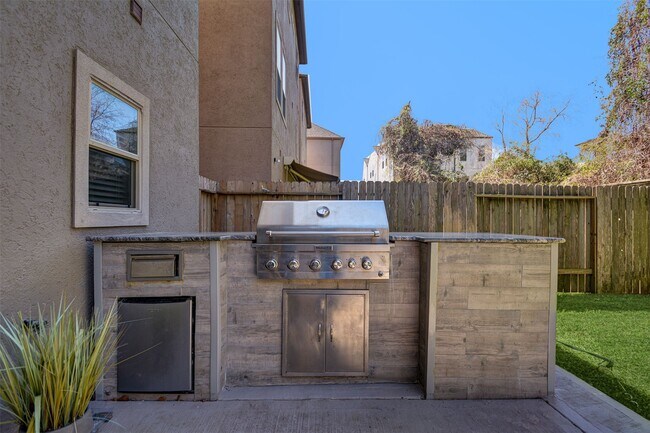 Building Photo - 1423 Upland Orchard Dr