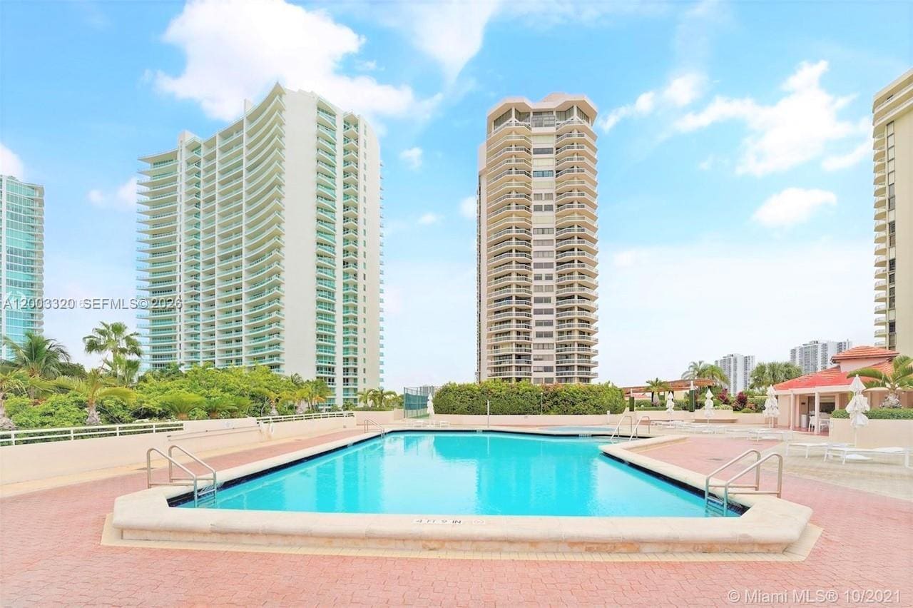 Building Photo - 20185 E Country Club Dr