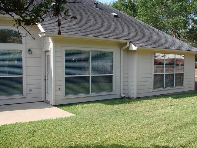 Building Photo - 22434 Cascade Springs Dr
