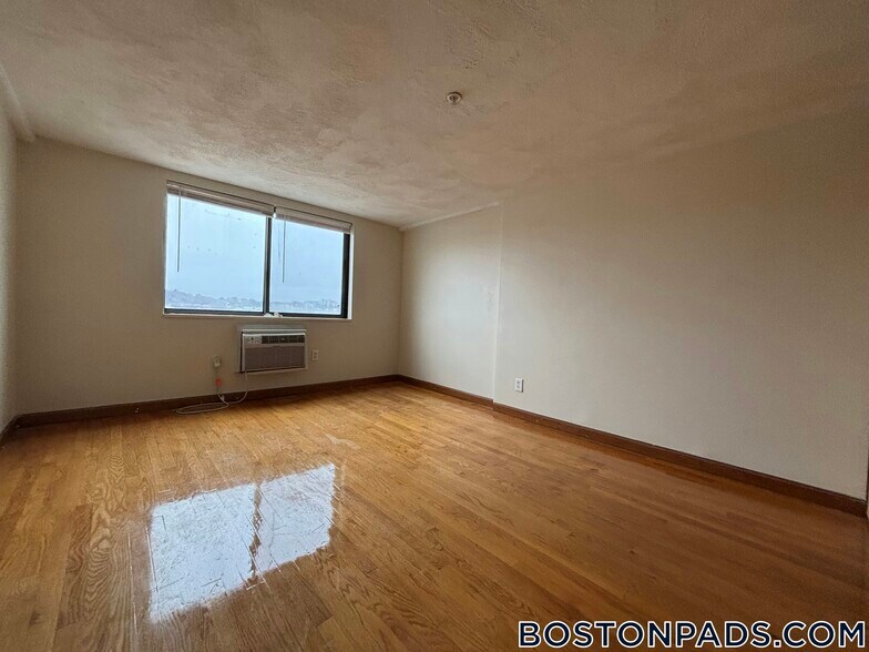 Building Photo - 1110 Commonwealth Ave