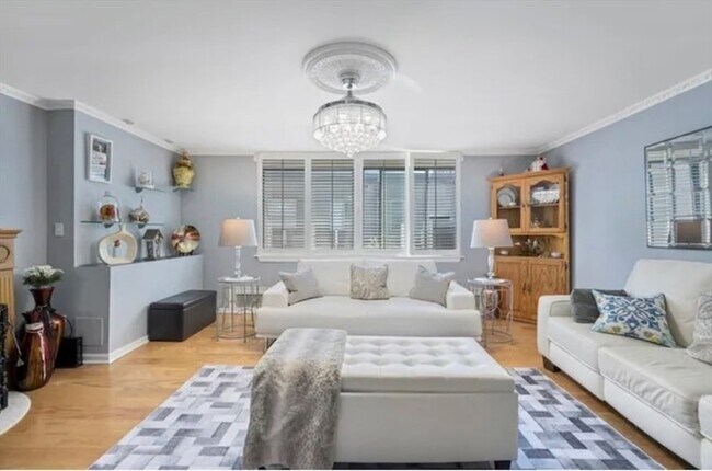 Building Photo - 8 Juniper St