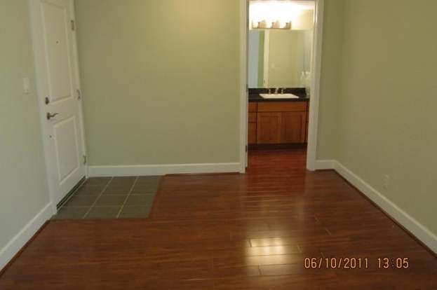 Building Photo - 10982 Roebling Ave