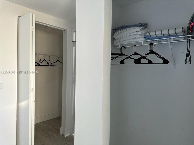 Building Photo - 121 NE 34th St