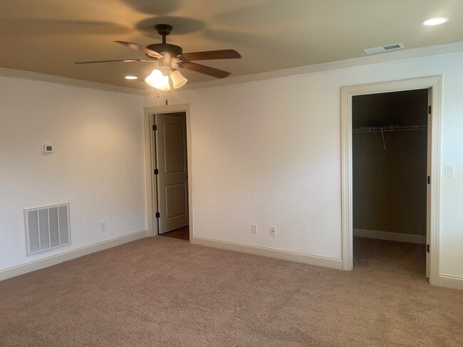 Building Photo - 316 Meadow Way