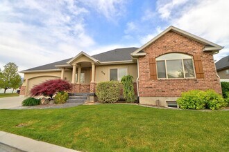 Building Photo - New reduced rent!