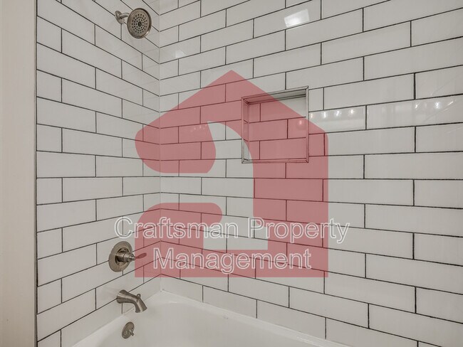 Building Photo - 2708 Silvertree Dr