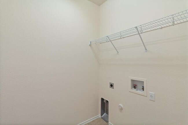 Building Photo - 10 White Magnolia Cir